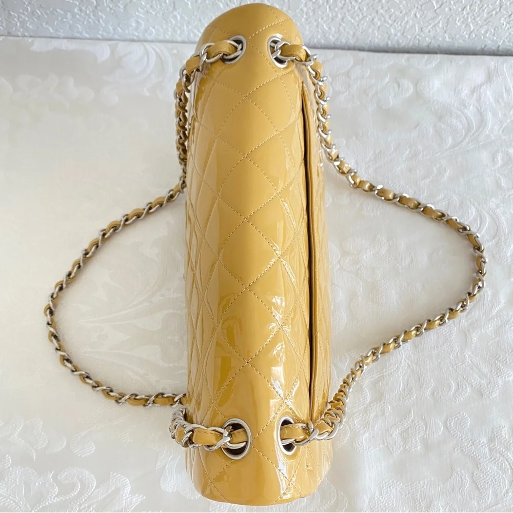 CHANEL Timeless Jumbo double flap shoulder bag in beige yellow patent le…